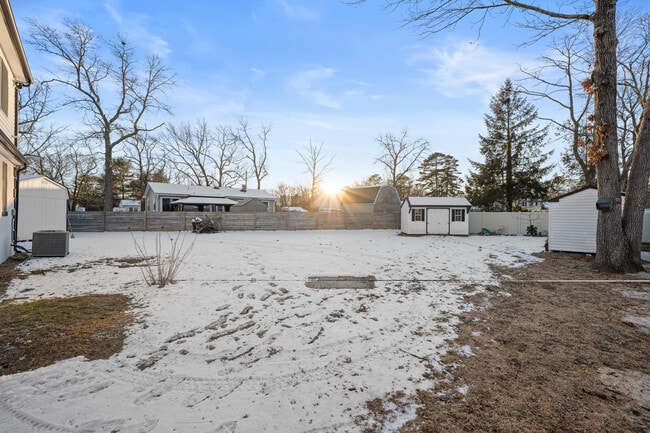 Building Photo - 207 Woodlawn Ave