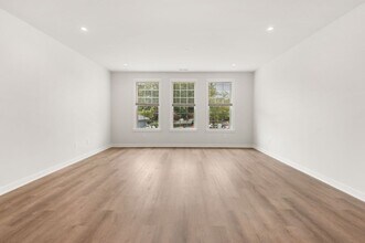 Building Photo - 26 S York Rd