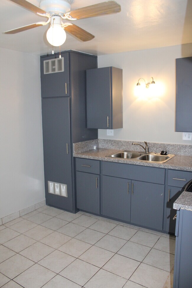 Foto del edificio - 1802 Cherry St