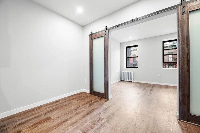 Building Photo - 437 W 46th St