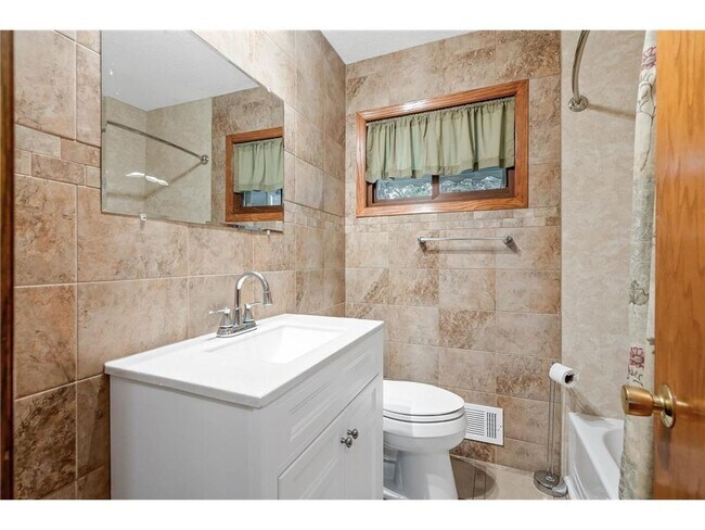 Foto del edificio - Classic, charming character *3Bd*2Bath*1 Den 1584 SqFt in New Hope Avail May 1!