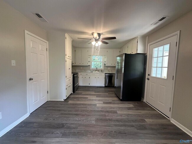 Foto del edificio - 2007 College St SE