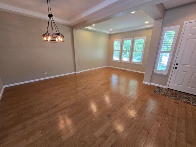 Building Photo - Spacious Modern Home in Spanish Springs
