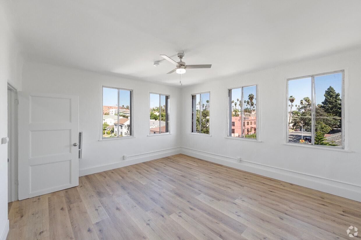 Primary Photo - Edgemont Apartments