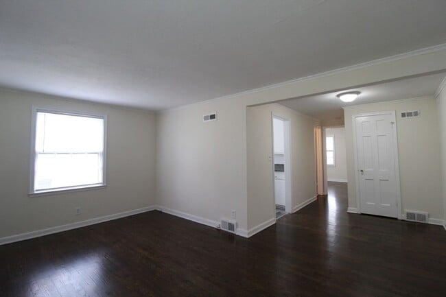 Building Photo - One Bedroom Duplex in North Kansas City