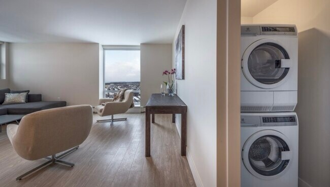 Building Photo - 5633-5633 Fenwick St