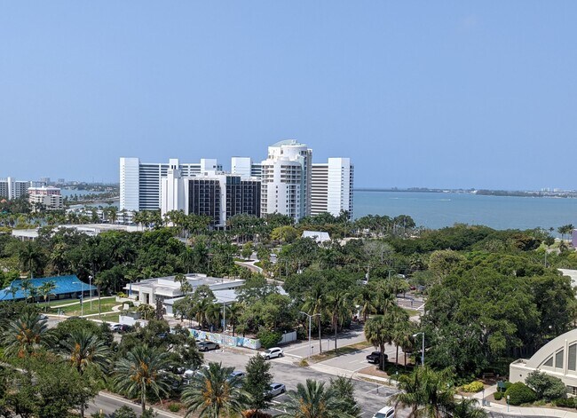 Skyline y la bahía de Sarasota - 800 N TAMIAMI Trl
