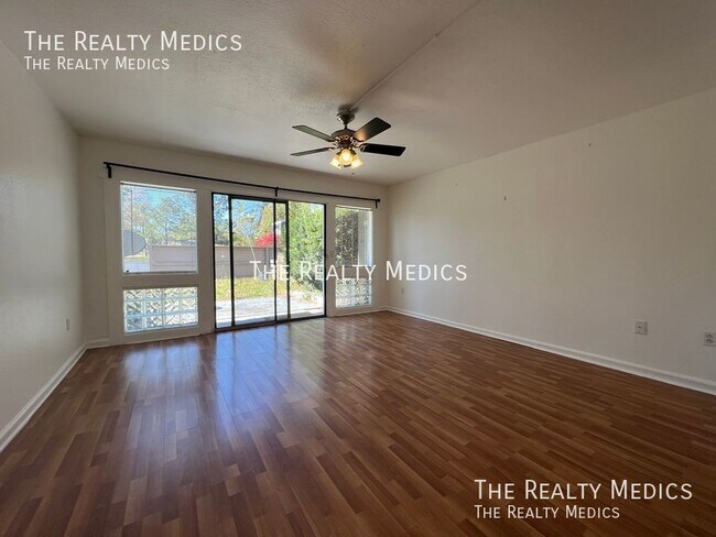 Foto del edificio - 6061 Windhover Dr