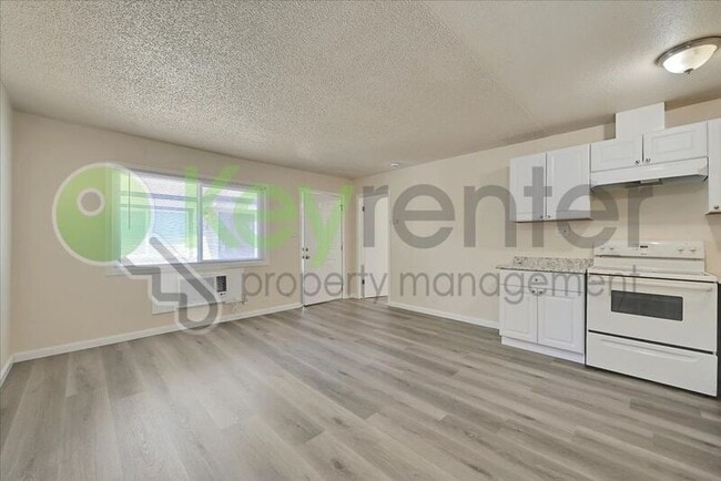 Foto del edificio - 1071 Santiago Ave