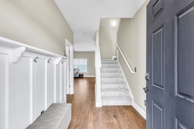 Building Photo - 4 Bed/2.5 Bath in Richmond Hill!