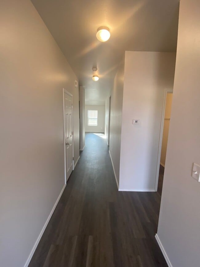 Building Photo - Pre-Leasing Now! Secure This Modern 3-Bedroom, 2-Bathroom Home in Shadow Valley