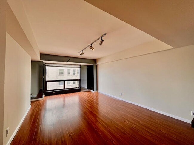Foto del edificio - Experience Living The  Quintessential San ...