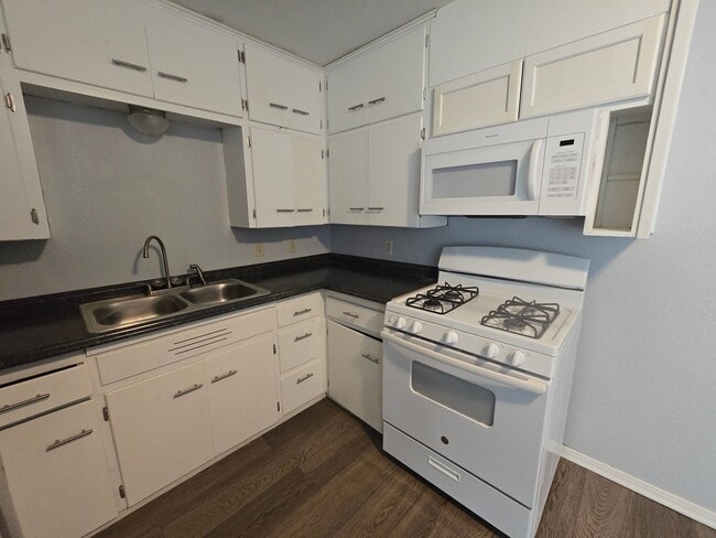 Building Photo - 2 Bed 1 Bath House Pryor