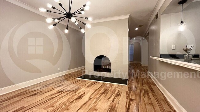 Foto del edificio - 5925 East University Boulevard