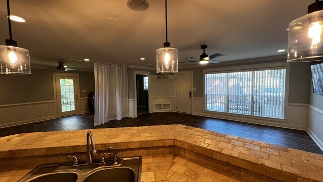 Building Photo - 631 Southern Way