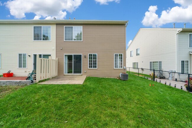 Foto del edificio - Beautiful 3 Bedroom 2 Bath Home in Lake in the Hills!