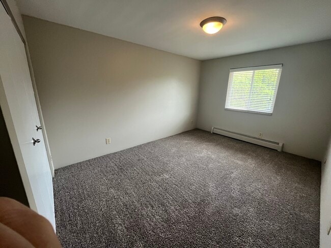 bedroom - Richmond Hills Apartments