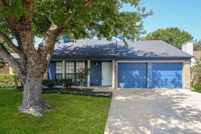 Building Photo - 2534 Bentley Dr