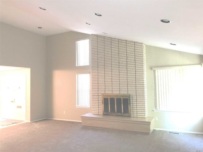 Building Photo - 28 Aerie Ct