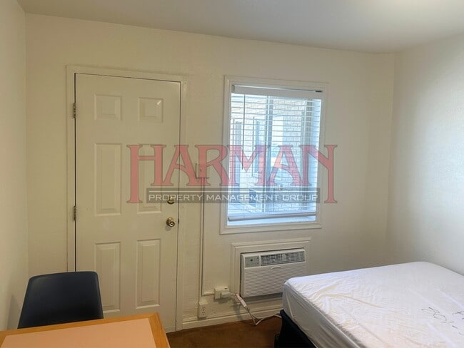 Building Photo - 1675 S State St