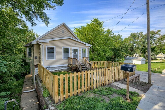 Photo - 1101 Bancroft St Apartment