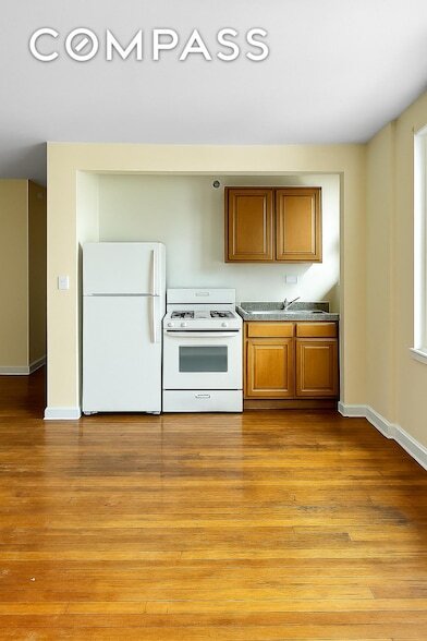Foto principal - 1466 E Gun Hill Rd