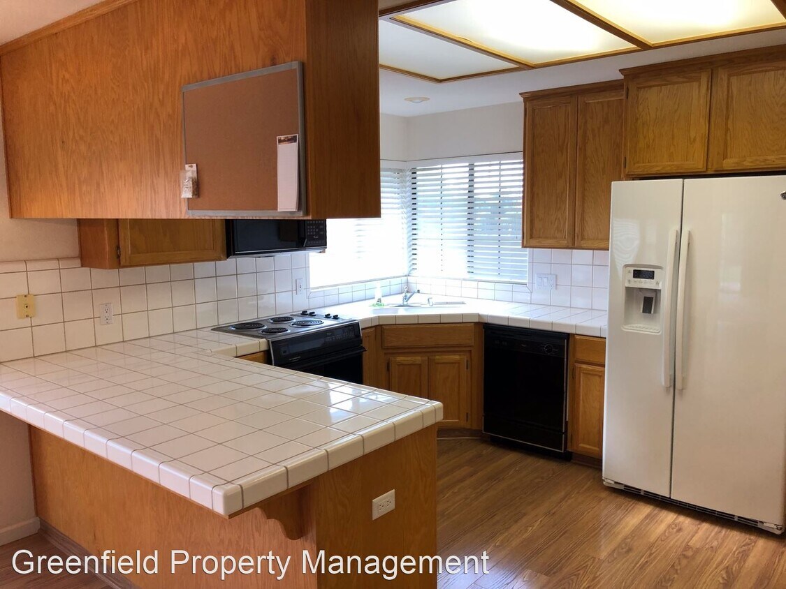 Foto principal - 3 br, 2 bath House - 18385 Milford Dr.