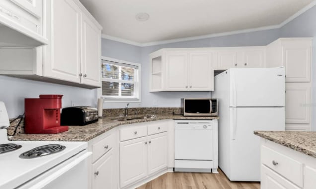 Building Photo - 4300 Riverside Dr