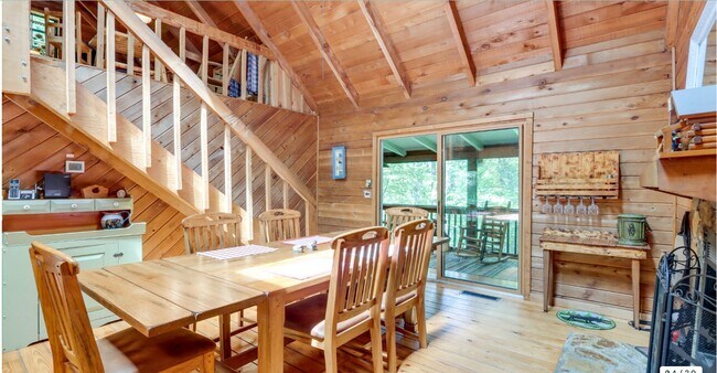 Foto del edificio - 808 Mill Stone Mountain Ln