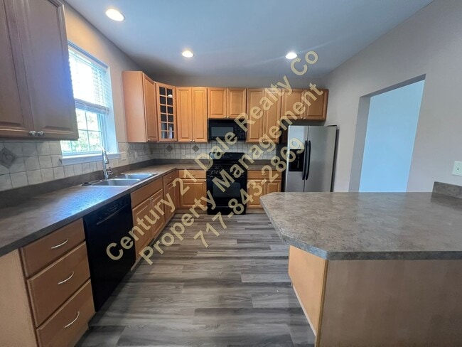 Building Photo - Beautiful 3 BR, 2.5 Bath home in Woodcrest...