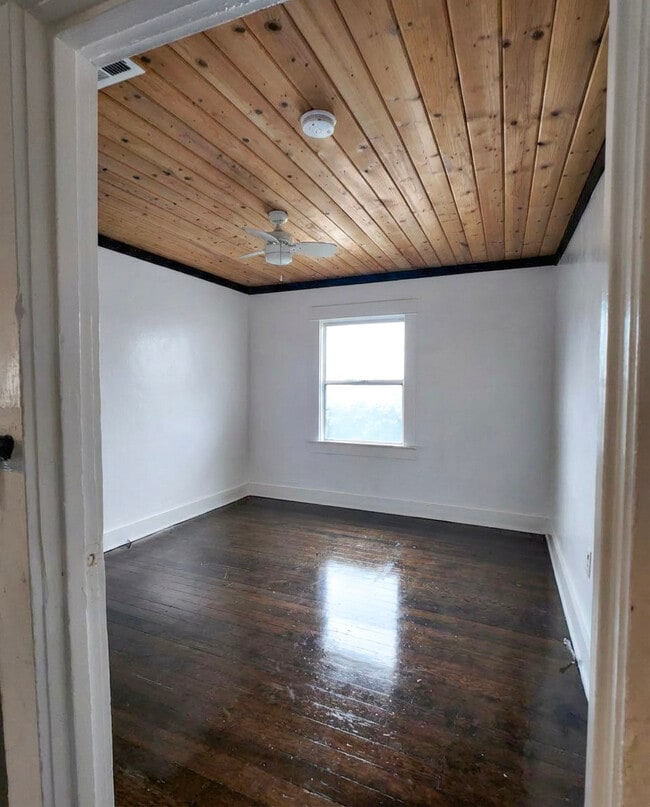 bedroom number 2 - 1661 W 36th Pl