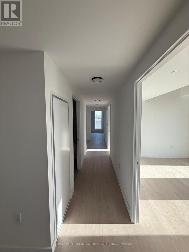 Photo du bâtiment - 1720 Bayview Ave