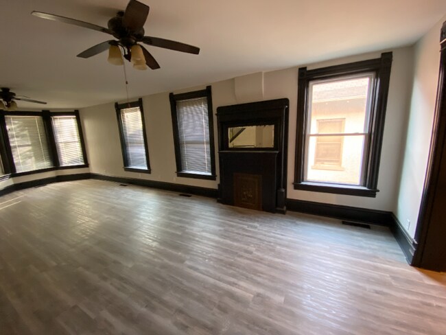 Building Photo - 723 Avenue E