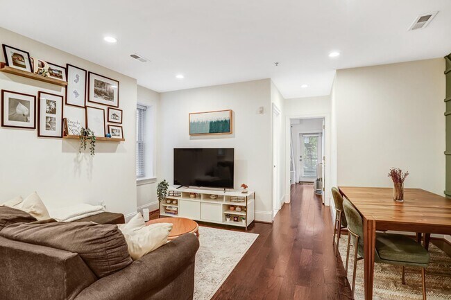 Building Photo - 3937 Davis Pl NW