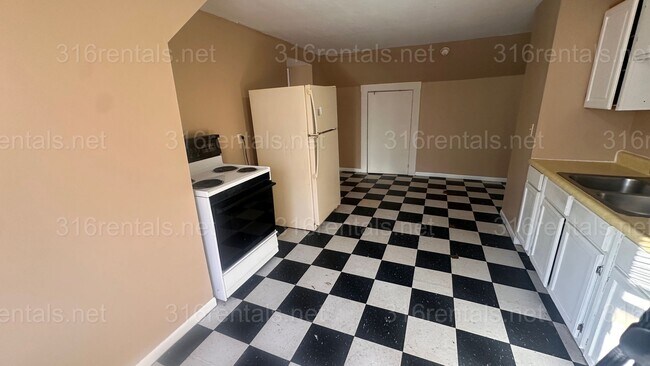 Foto del edificio - $650 - 2 bed 1 bath - Multi Family Home