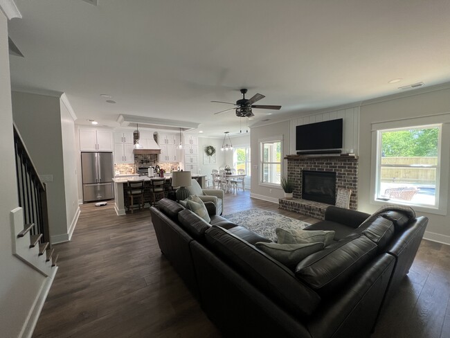 Open floor plan for living space/kitchen - 1608 Alcovy Ridge Xing