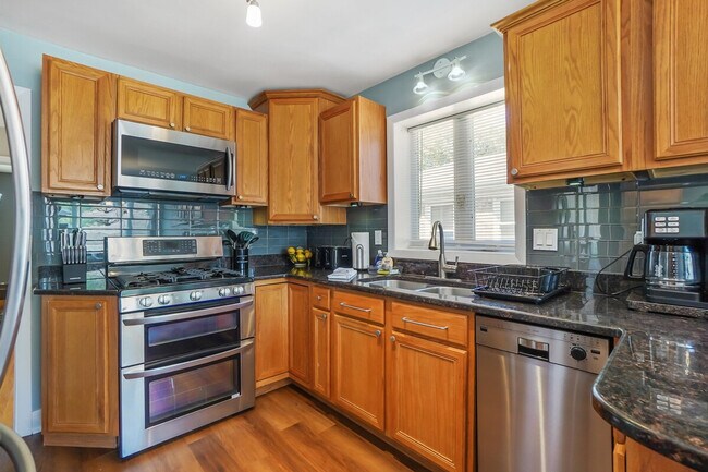 Foto del edificio - 7002 W Farragut Ave