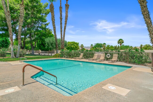 Building Photo - 402 Forest Hills Dr