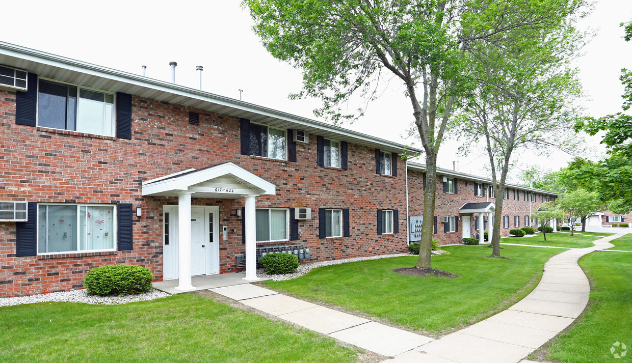 Primary Photo - Deckner Manor Apartments