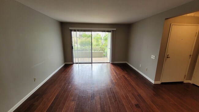 Foto del edificio - CARMEL VALLEY - The Lakes at Del Mar - Nice 1 Br / 1 Ba Condo - TENANT OCCUPIED - AVAIL 05/01/2026