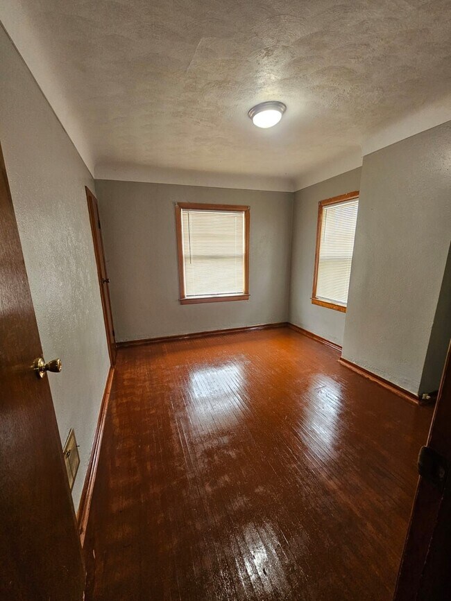 Foto del edificio - 709 E Oakland St