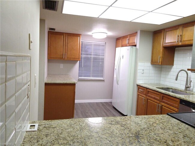 Building Photo - 2244 Winkler Ave