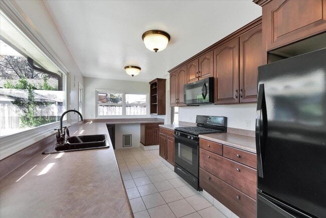 Building Photo - 5341 Waring Rd