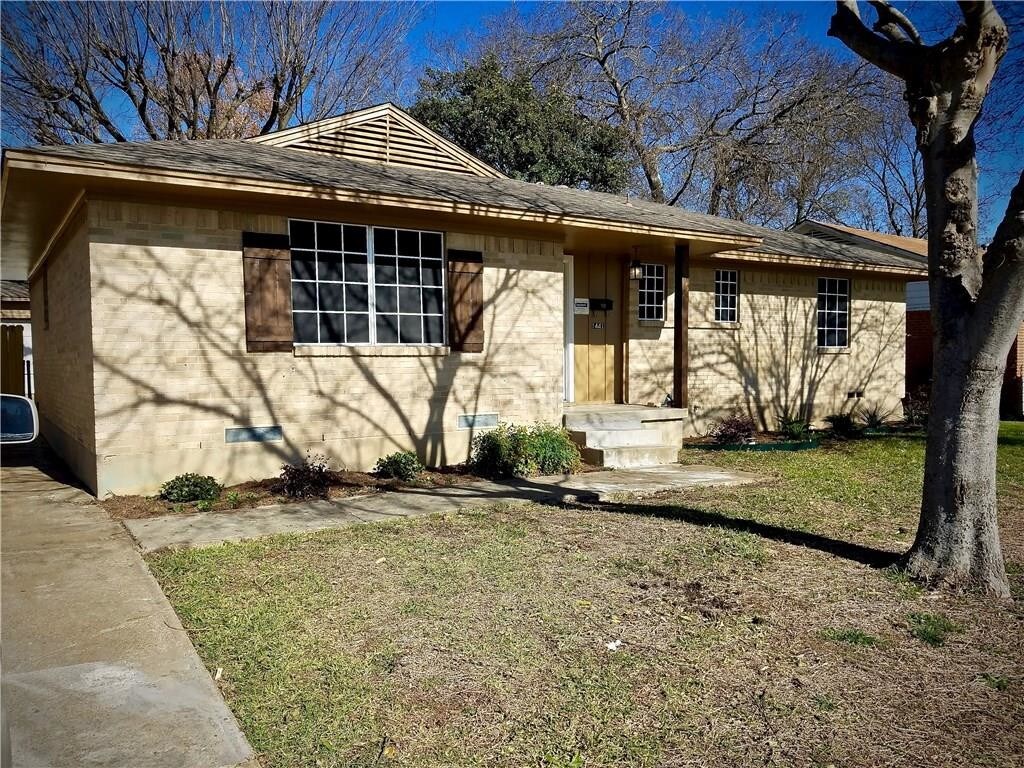 Primary Photo - 1441 E Red Bird Ln