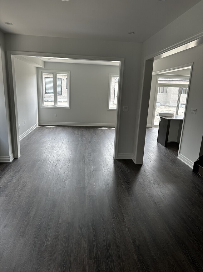 Building Photo - 34 Del Ray Cres