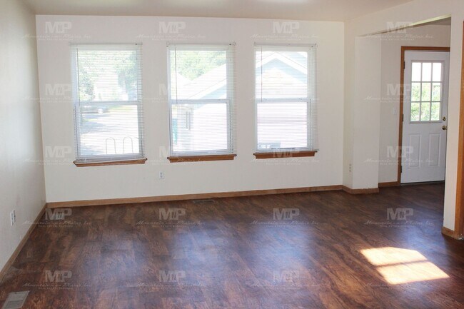 Foto del edificio - Bring three of your friends!