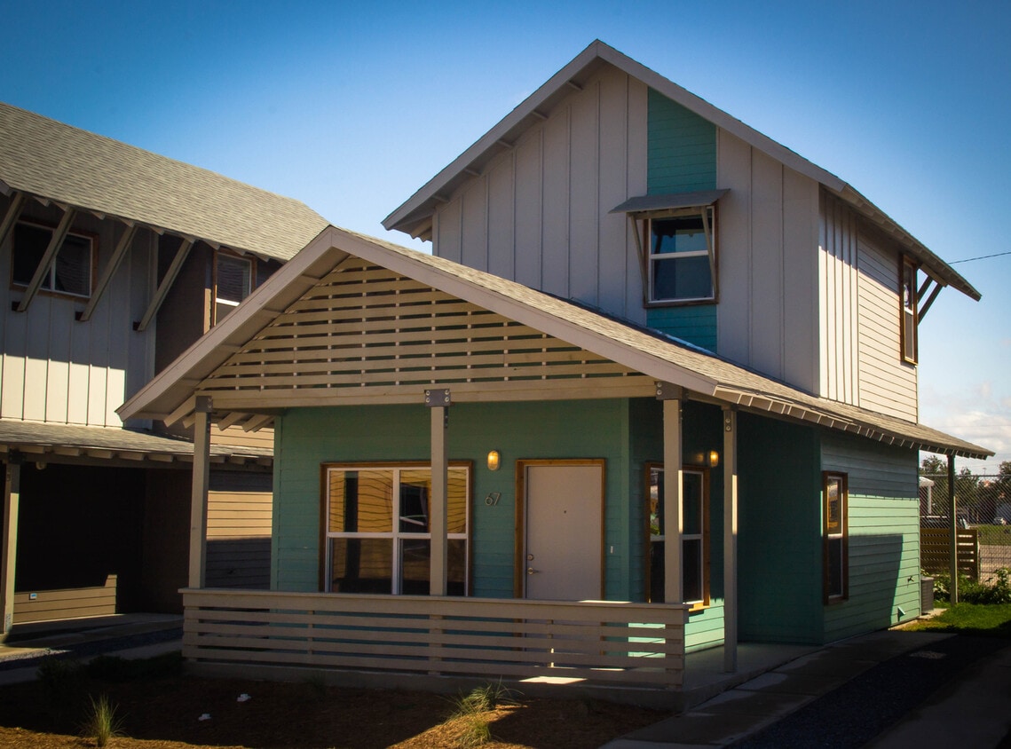 Building Photo - Casitas Los Olmos