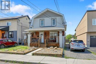 Building Photo - 165 Laval St