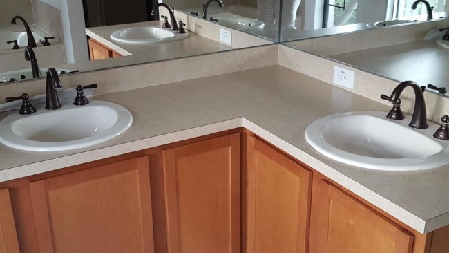 Foto del edificio - 6647 Greengrove Blvd.