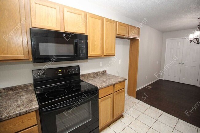Building Photo - 8213 E 65th St